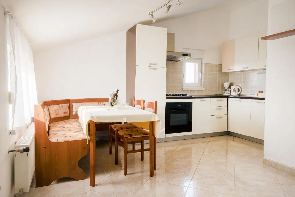 APARTMENT CAPACITY 5 Room, Apartments Danka, Istria