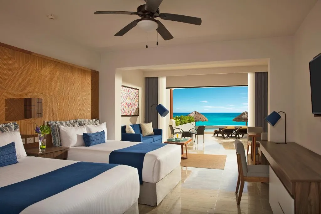 JUNIOR SUITE CLUB BEACH FRONT Room, Dreams Sapphire Resort & SPA, Cancun Area