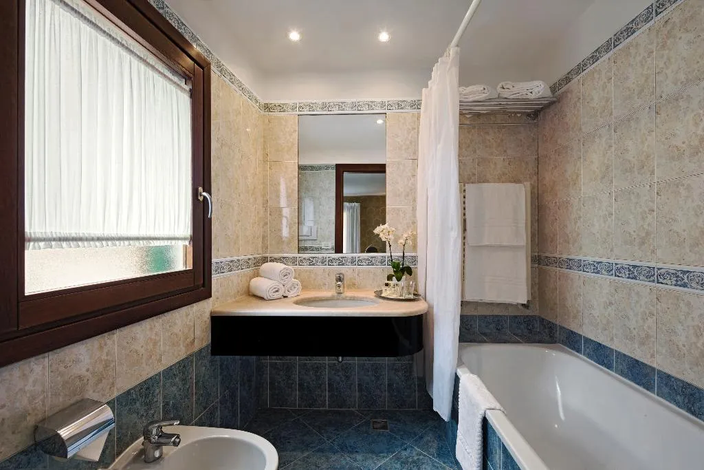 QUADRUPLE STANDARD Room, Antica Locanda Al Gambero, Venice