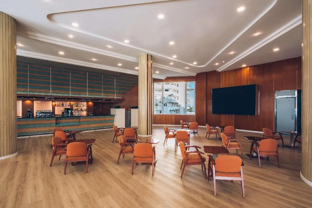 Bar, Iberostar Waves Bouganville Playa, Tenerife