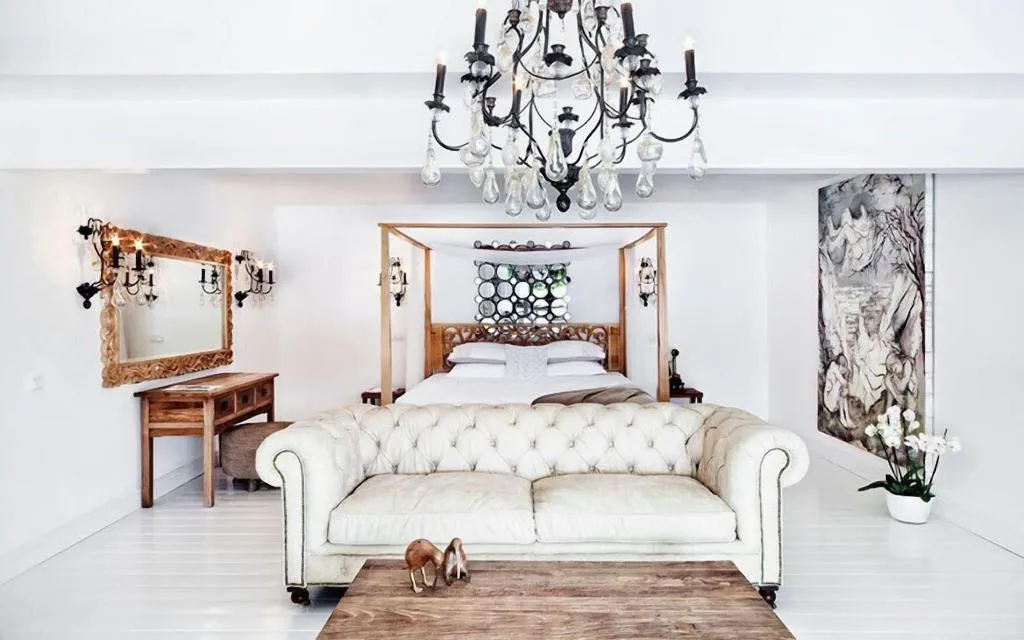 Room, Sabrina's Haus, Dalaman