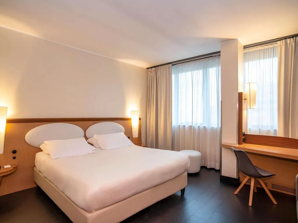 JUNIOR SUITE STANDARD Room, Mercure Roma West, Rome