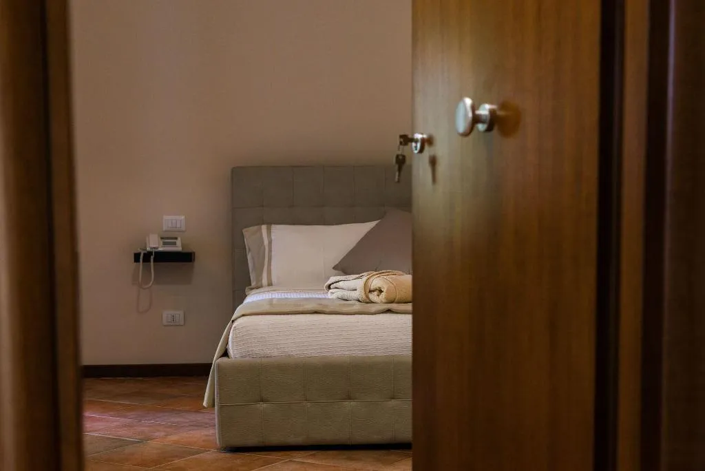 Room, Le Undici Rose, Rome