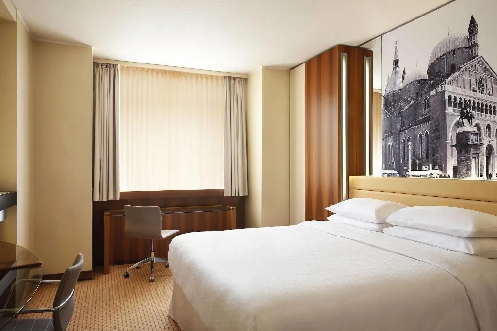 Room, Sheraton Padova Hotel & Conference Center, Venice