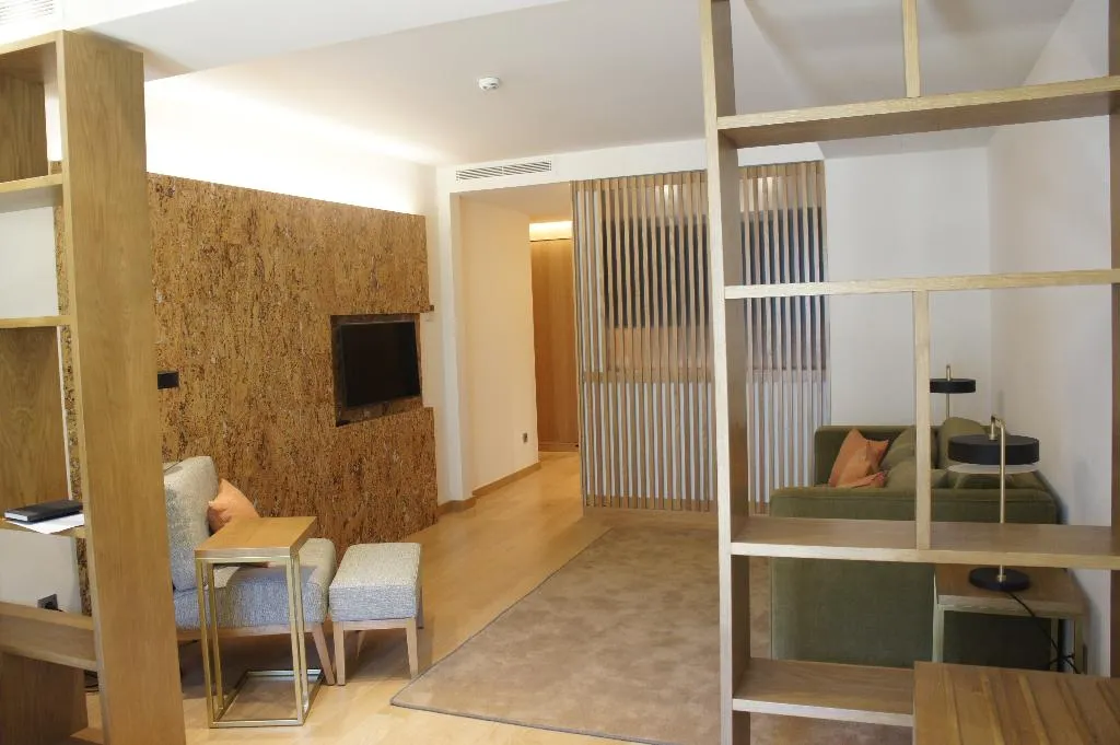 SUITE CLASSIC GARDEN VIEW Room, Neya Porto Hotel, Porto
