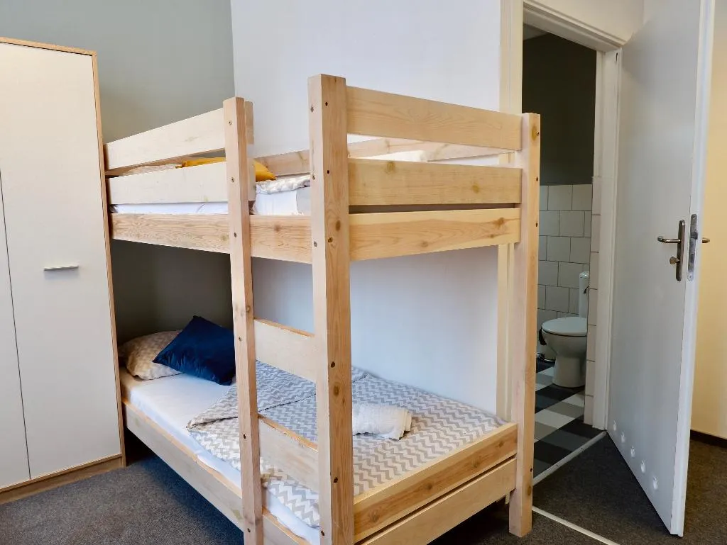 FAMILY ROOM CAPACITY 4 ONE BEDROOM Room, Moon Hostel Gdansk, Gdansk