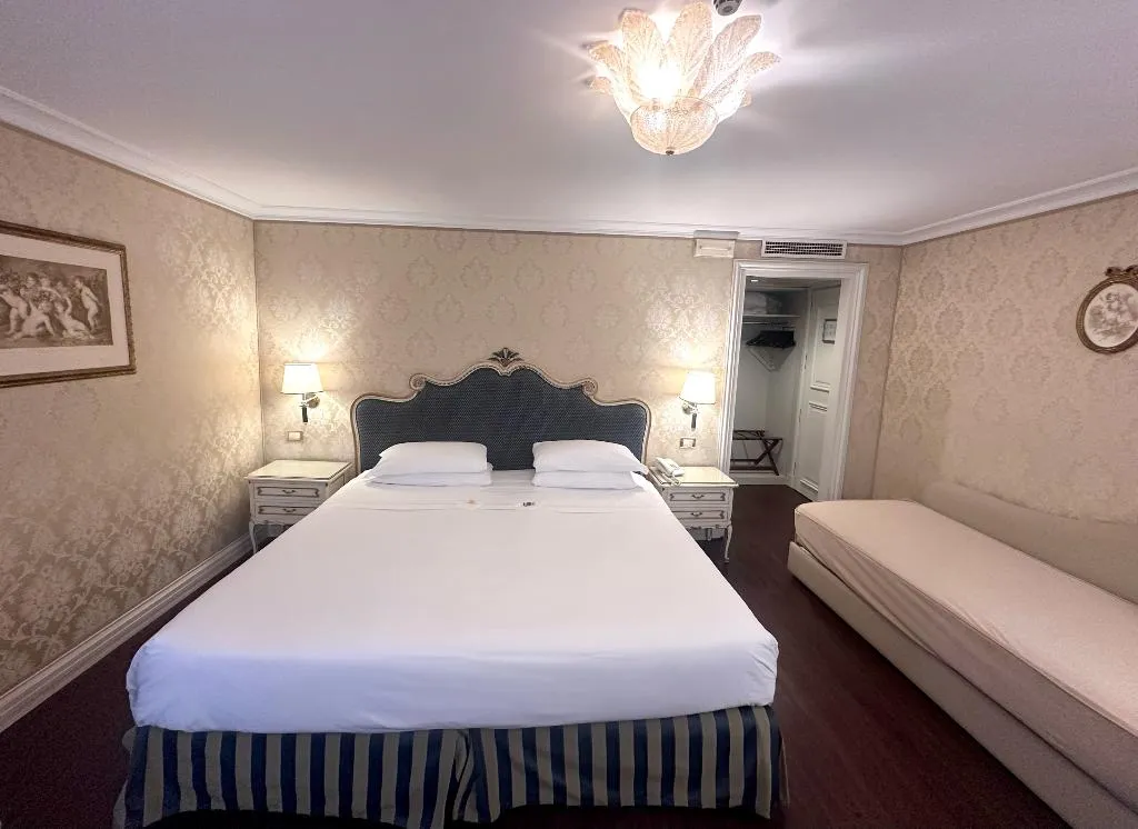 JUNIOR SUITE CANAL VIEW Room, Antiche Figure, Venice