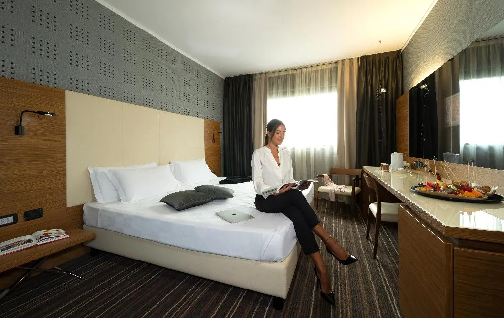 DOUBLE SUPERIOR Room, D120, Milan