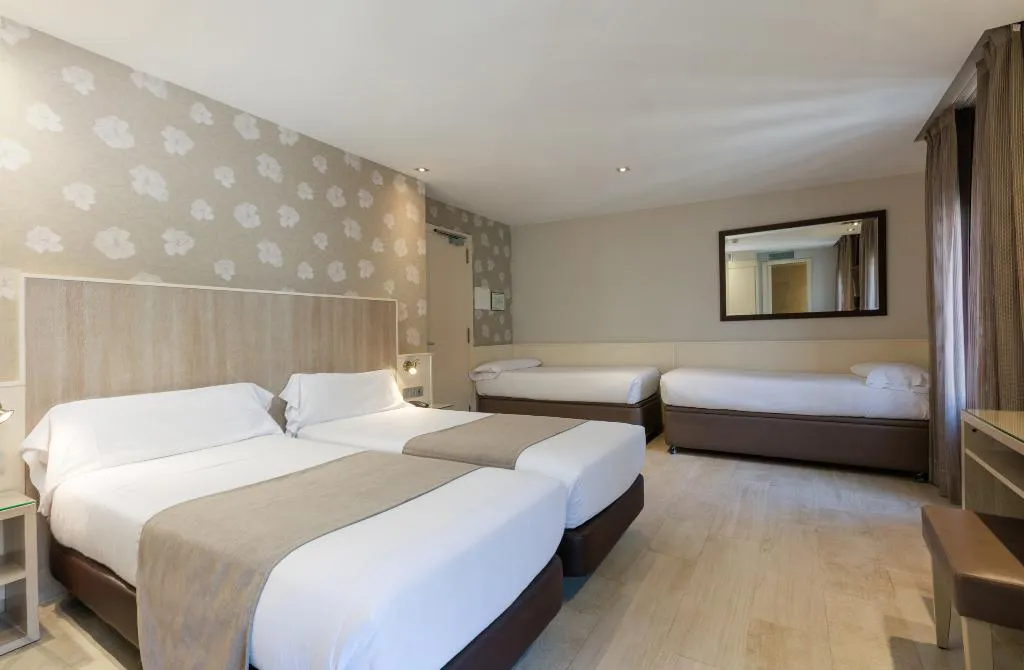 QUADRUPLE STANDARD Room, Santa Marta, Barcelona