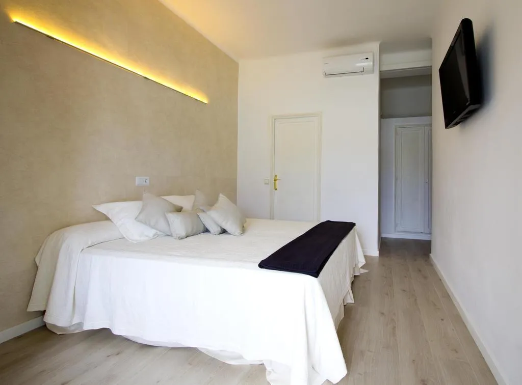 Room, Brisamar Affiliated by Fergus, Majorca