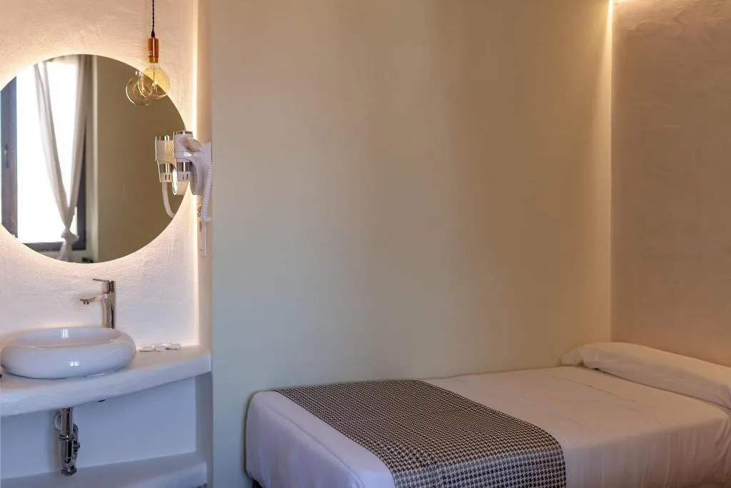 Room, Hostal Charlotte, Madrid