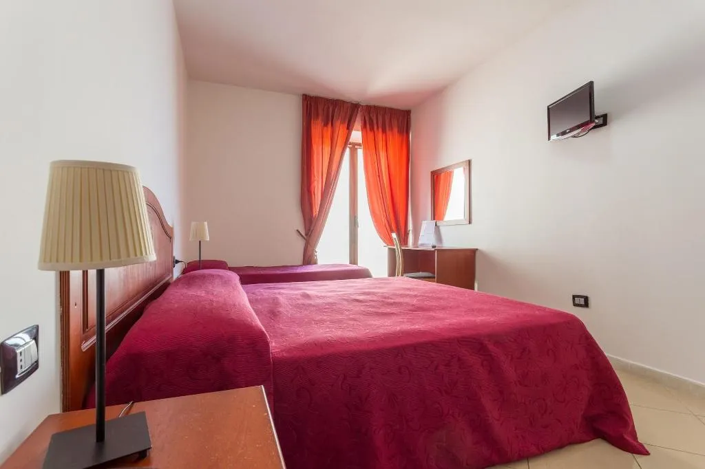 Room, Hotel Plaza, Naples