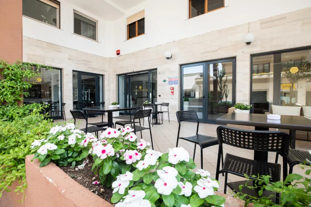 Lobby, De Plam, Olbia