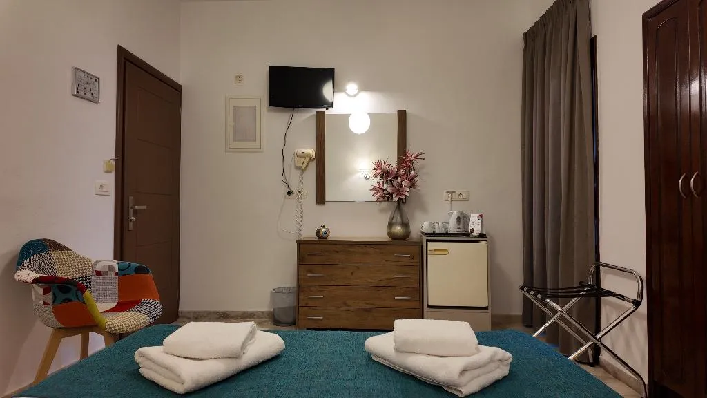 Double or Twin STANDARD Room, Mary Bill, Santorini