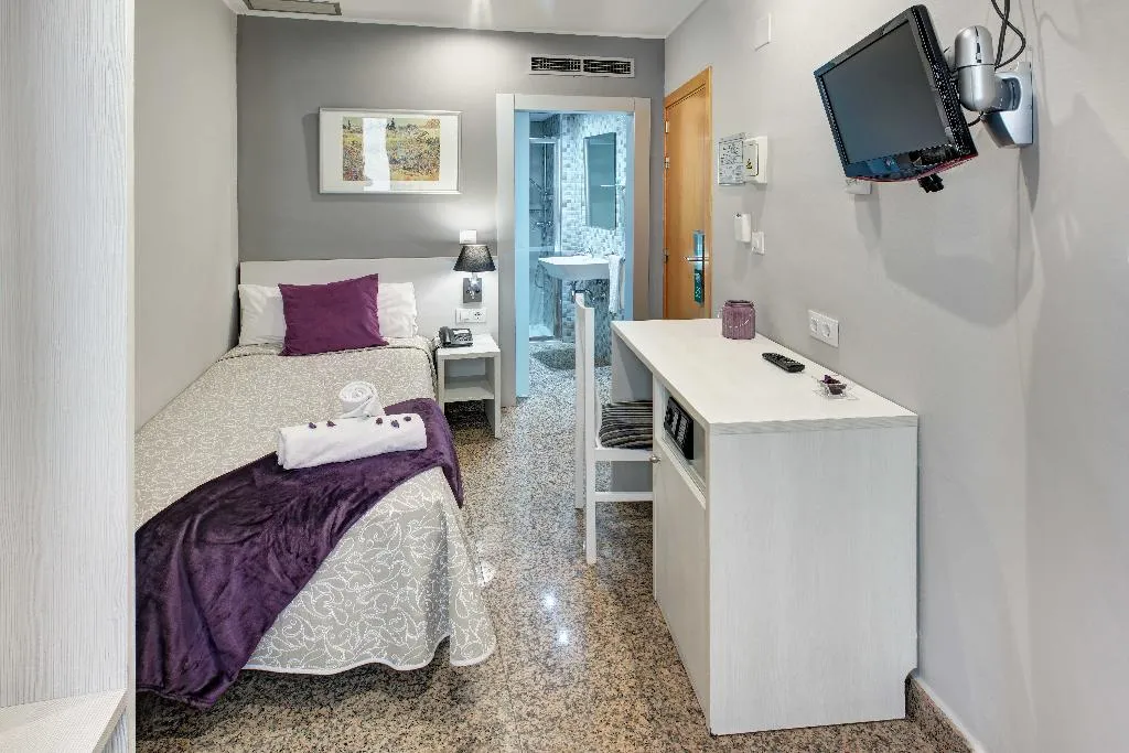 SINGLE STANDARD Room, Nuevo Triunfo, Barcelona