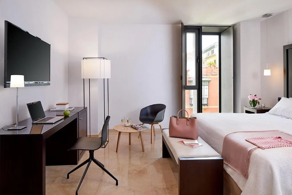 DOUBLE SUPERIOR QUEEN BED Room, Rey Alfonso X, Seville