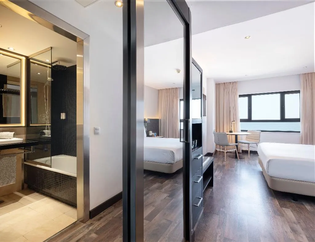 DOUBLE PREMIUM SEA VIEW Room, Hotel Cádiz Paseo del Mar, Affiliated by Meliá, Costa De La Luz