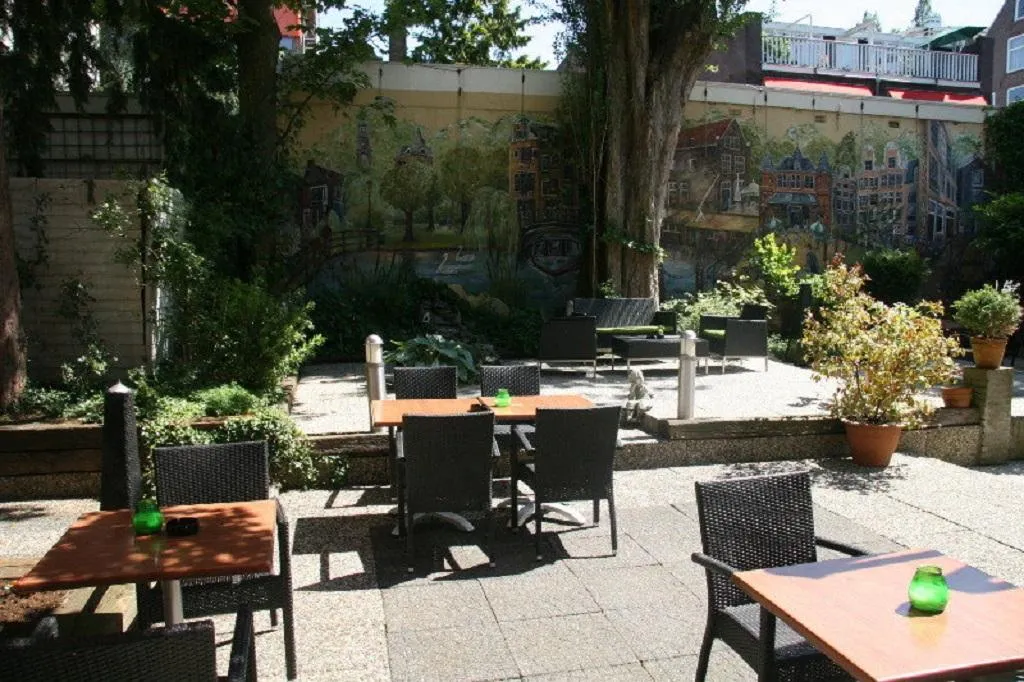 Terrace, Huygens Place, Amsterdam