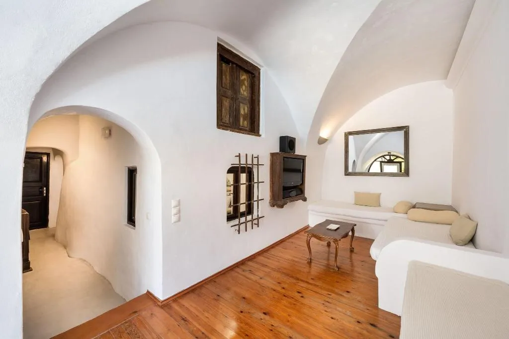 SUITE THREE BEDS Room, Lava Suites & Lounge, Santorini