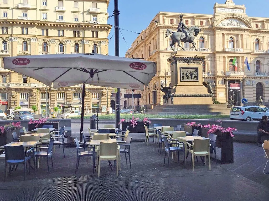 Restaurant, Piazza Bovio 22, Naples