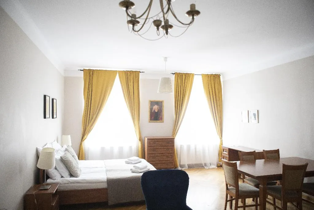 FAMILY ROOM TWO BEDROOMS Room, Gołębia 8 Residence, Krakow