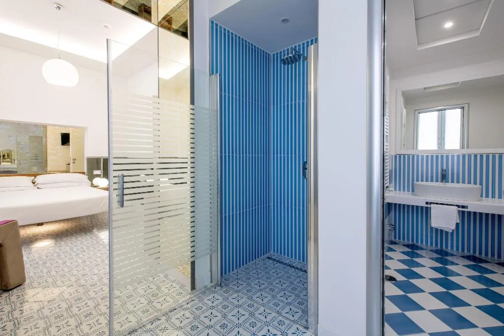SUITE QUEEN SIZE BED Room, Hotel Nice, Naples