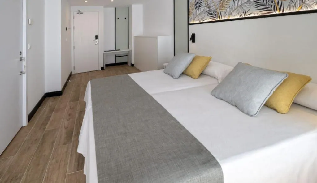 FAMILY ROOM CAPACITY 4 Room, Medplaya Calypso, Costa Dorada