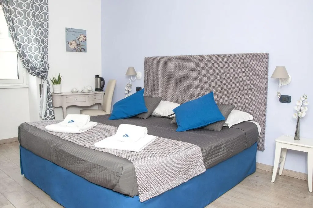 Room, B B Just Rome, Naples