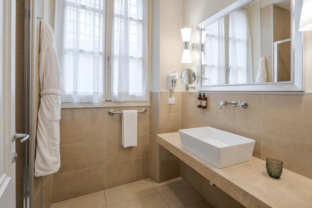 SUITE QUEEN SIZE BED Room, Donna Camilla Savelli - VRetreats, Rome