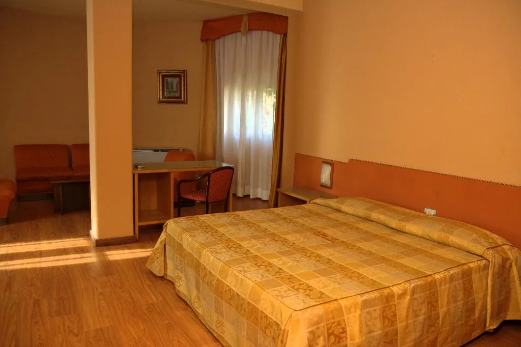 QUADRUPLE STANDARD Room, Tre Torri, Catania
