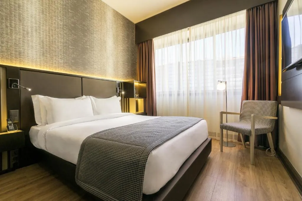 DOUBLE STANDARD Room, HF Fenix Lisboa, Lisbon