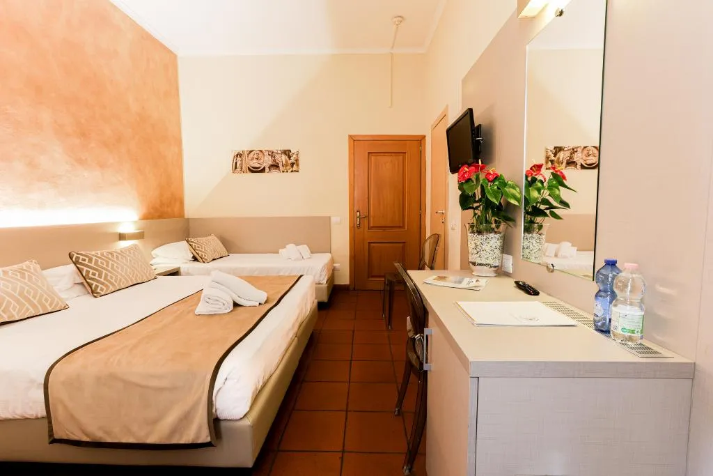 QUADRUPLE STANDARD Room, Albergo Firenze, Florence