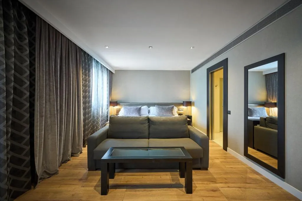 JUNIOR SUITE TWO DOUBLE BEDS Room, Catalonia Ramblas, Barcelona
