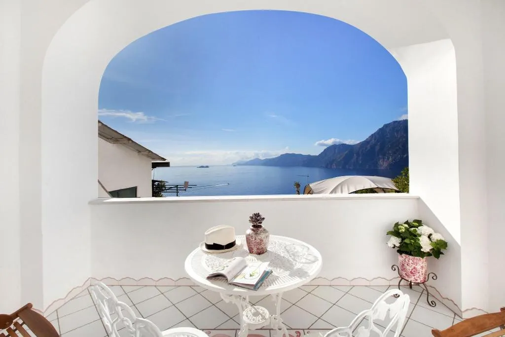 Room, Smeraldo, Naples