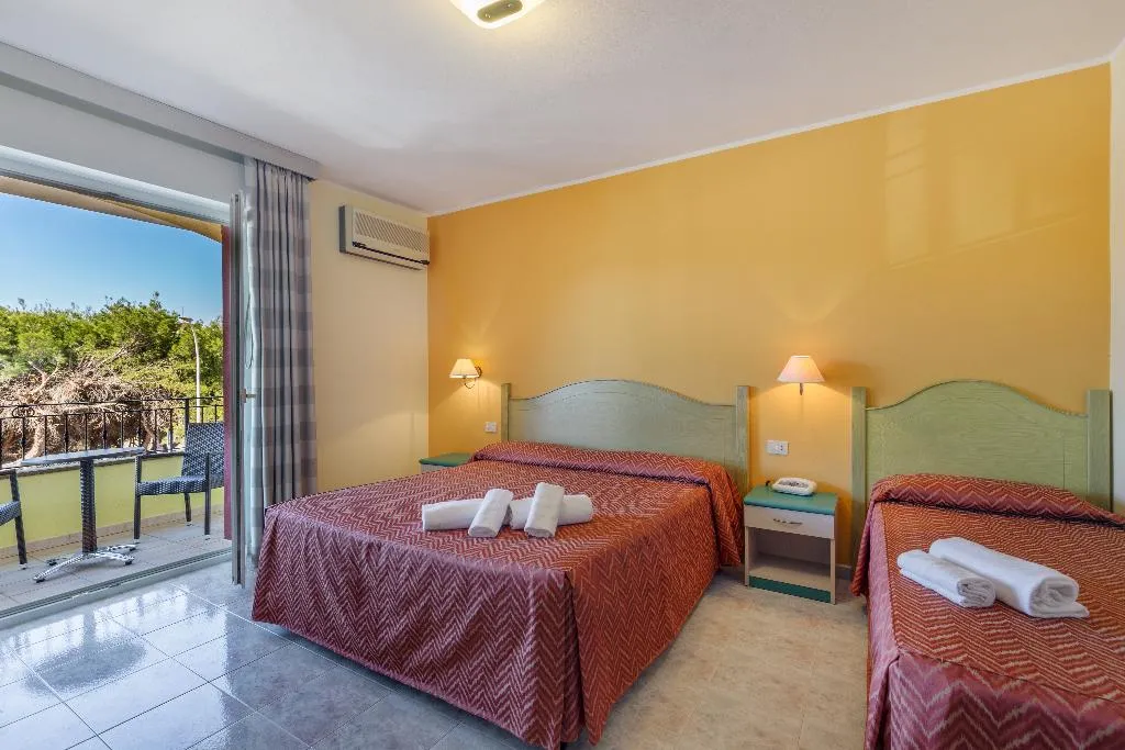 TRIPLE WITH BALCONY Room, Rosa dei Venti, Cagliari