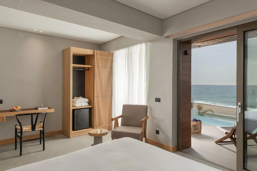 SUITE DELUXE WITH PRIVATE POOL Room, Ikones Seafront Luxury Suites, Crete