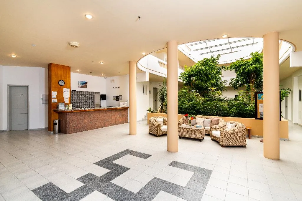 Lobby, Sabina, Rhodes