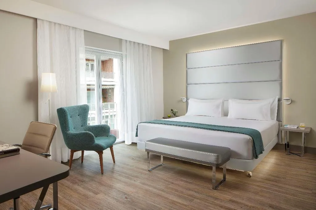 DOUBLE SUPERIOR Room, NH Madrid Zurbano, Madrid