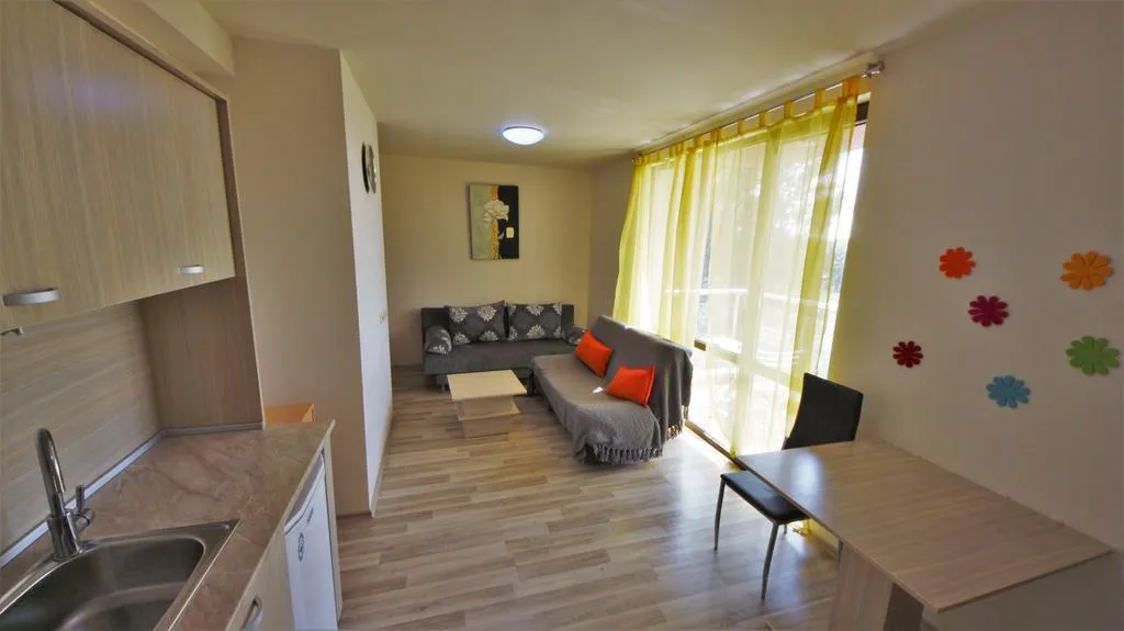 APARTMENT WITH BALCONY Room, Menada Tarsis Apartments, Bourgas