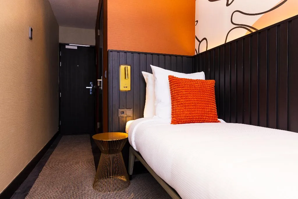 SINGLE STANDARD Room, Huygens Place, Amsterdam