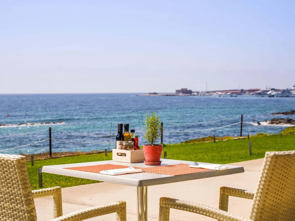Bar, Alexander The Great Beach Hotel, Cyprus