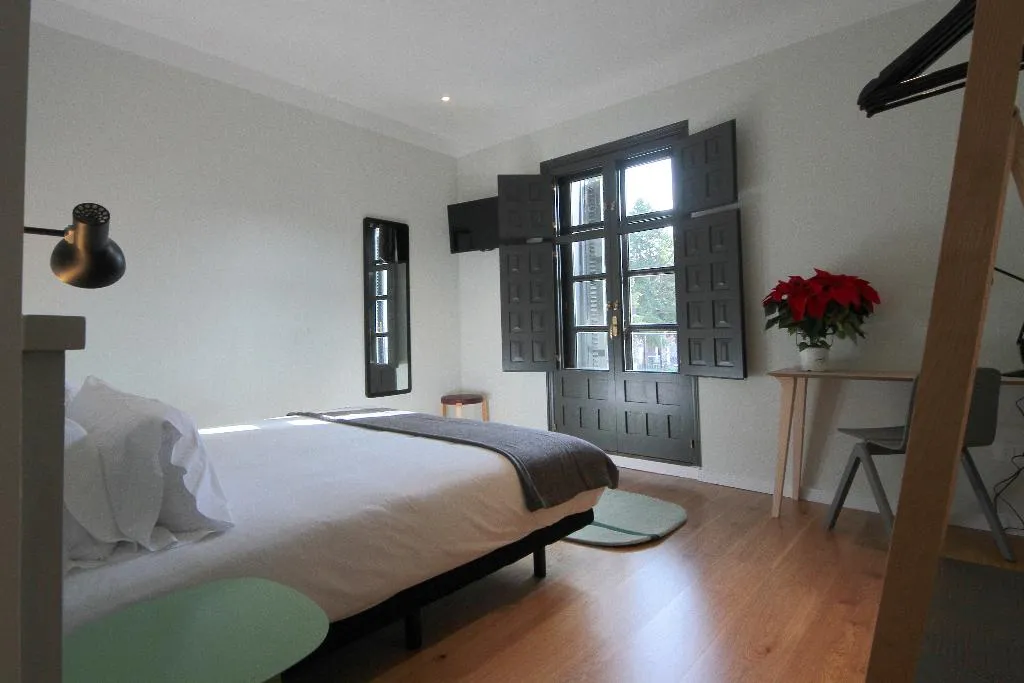 DOUBLE SUPERIOR Room, Complutum Hostel, Madrid