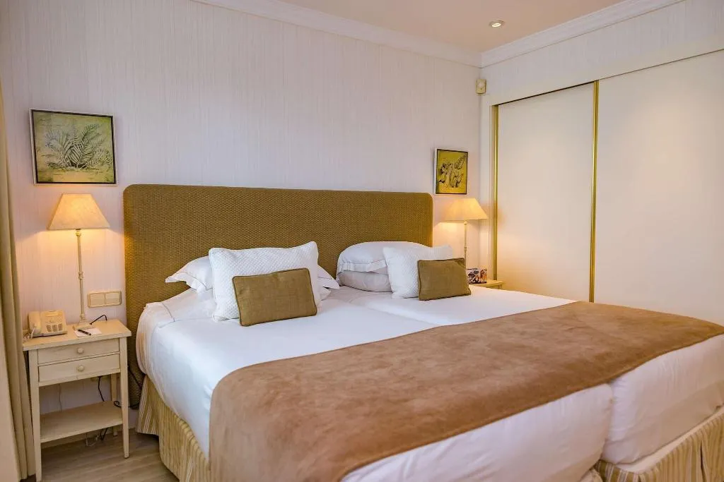 SUITE KING SIZE BED Room, Santos Nixe Palace, Majorca