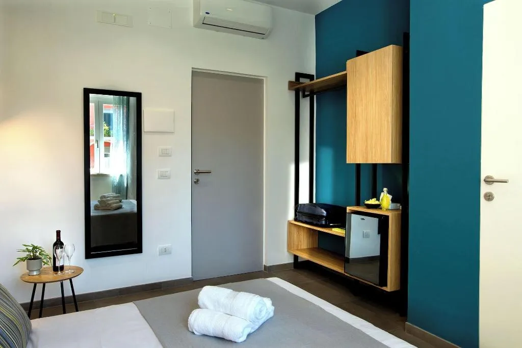 Room, Mare Fuori Rooms, Naples