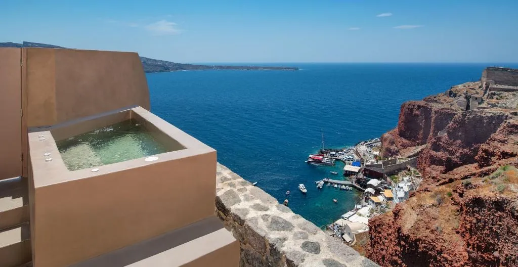 SUITE WITH JACUZZI Room, Old Castle Oia by Mr and Mrs White, Santorini