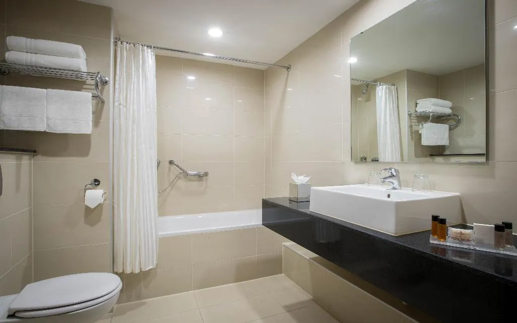 DOUBLE DELUXE KING BED Room, Clayton Hotel Silver Springs, Cork