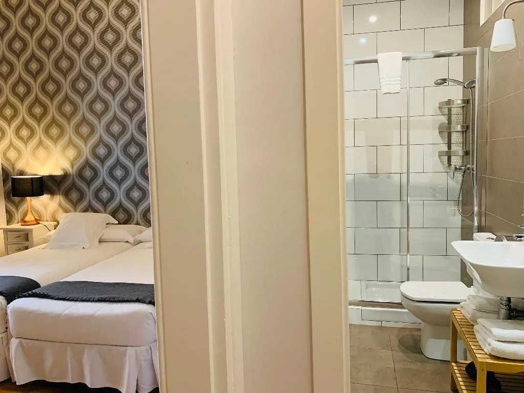 TWIN TWO BEDS Room, Super Balmes Guest House, Barcelona