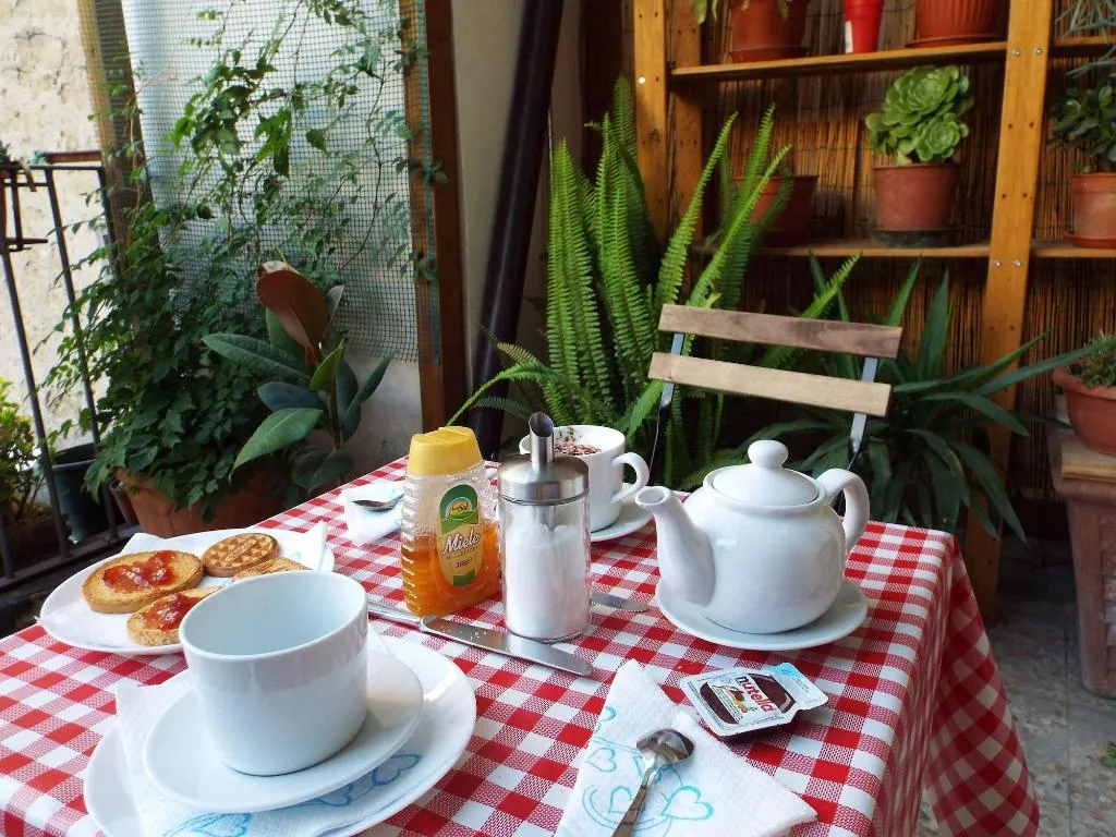 Restaurant, B&B In giro per Napoli, Naples