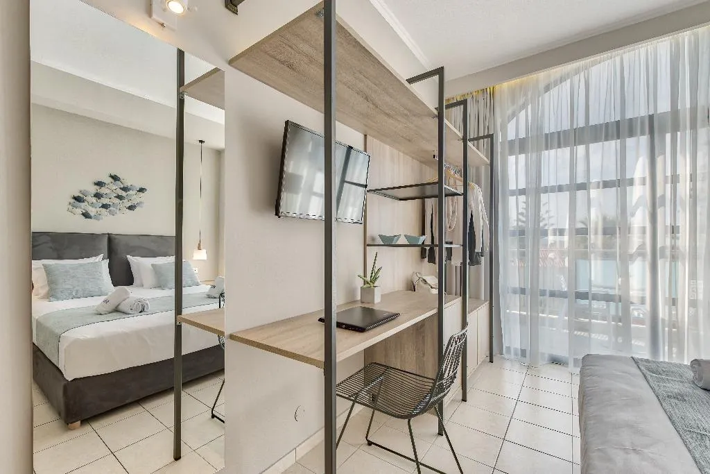 Room, Contessa, Zante