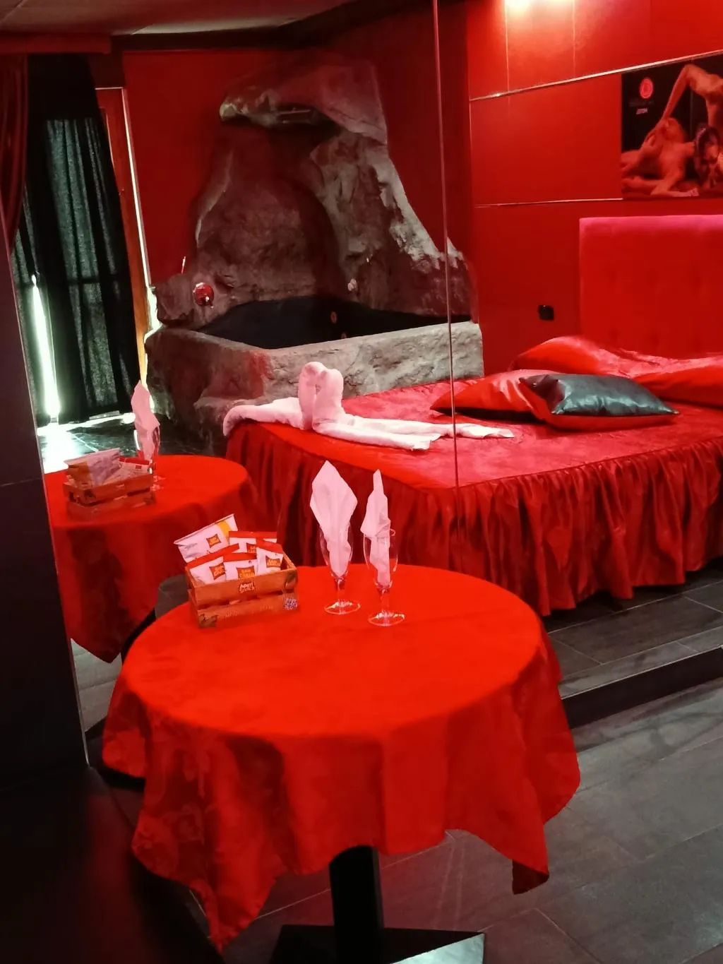 SUITE DELUXE ONE BED Room, La Fayette, Naples